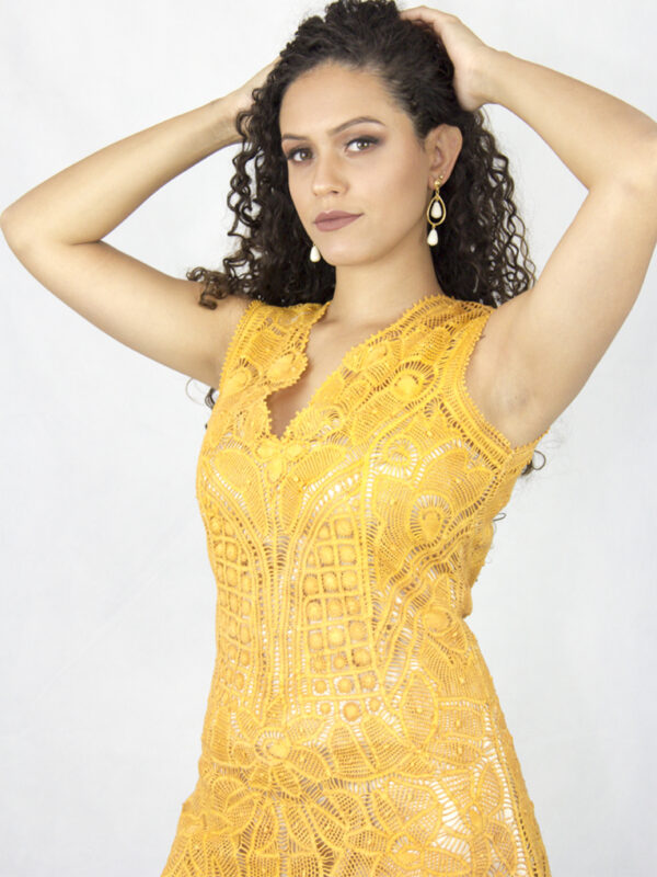 Vestido Amarelo em Renda Renascença